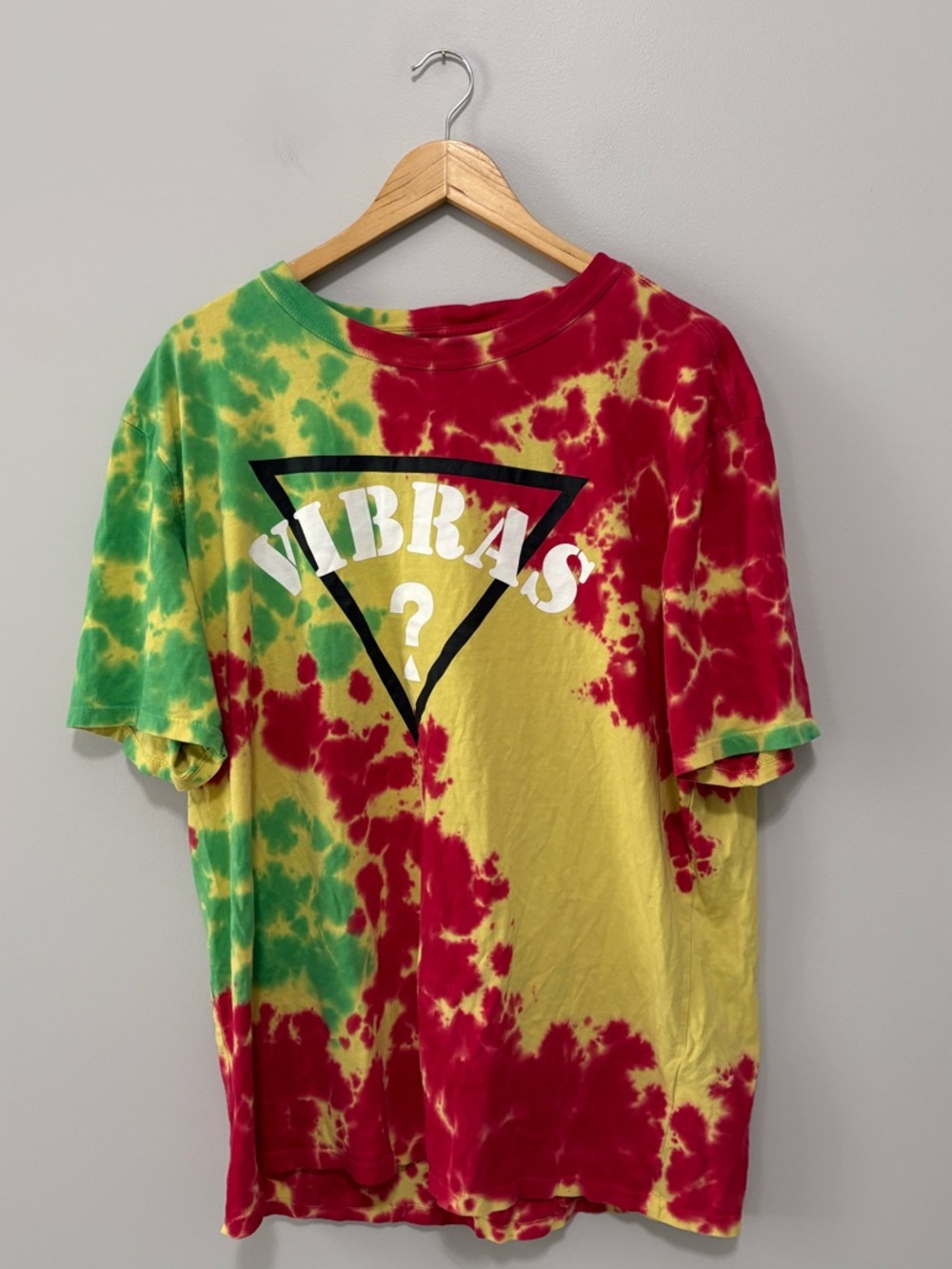 Unisex GUESS x J Balvin Vibras Vibes Collab Tie-Dye Tee